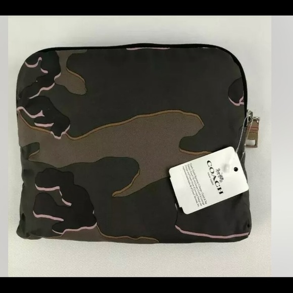 NWT Coach XL Leather trim camo lined tote 6 set—-price drop for today only - Picture 5 of 16